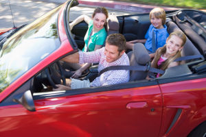 istockphoto_8235993-family-in-convertible-car